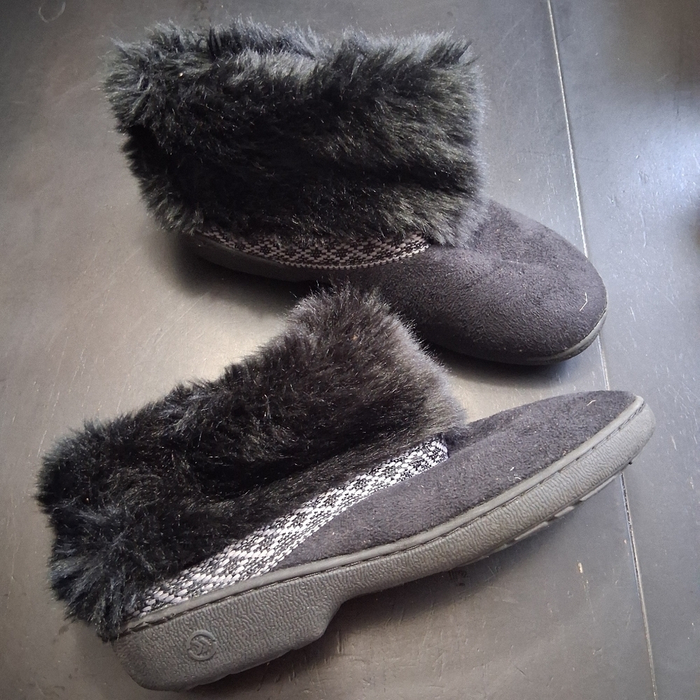 Isotoner Women 's Microsuede Mallory Bootie Slippers    Size 7.5-8